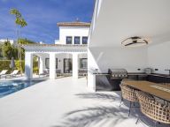 Villa for sale in El Paraiso, Estepona