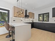 Villa for sale in El Paraiso, Estepona