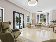 Villa for sale in El Paraiso, Estepona