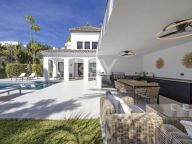 Villa for sale in El Paraiso, Estepona