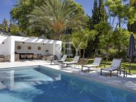 Villa for sale in El Paraiso, Estepona