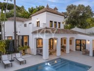 Villa for sale in El Paraiso, Estepona