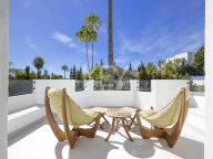 Villa for sale in El Paraiso, Estepona