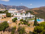 Villa en venta en Los Altos de los Monteros, Marbella Este