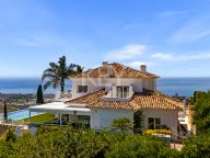 Villa for sale in Los Altos de los Monteros, Marbella East