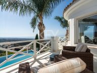 Villa en venta en Los Altos de los Monteros, Marbella Este