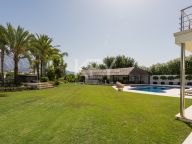 Villa for sale in Las Brisas, Nueva Andalucia