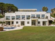 Villa for sale in Las Brisas, Nueva Andalucia