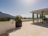 Villa for sale in Las Brisas, Nueva Andalucia