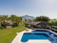 Villa for sale in Las Brisas, Nueva Andalucia