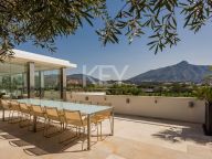 Villa for sale in Las Brisas, Nueva Andalucia