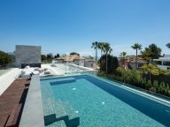 Villa for sale in Atalaya de Rio Verde, Nueva Andalucia