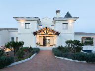 Villa for sale in La Mairena, Marbella East