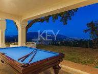 Villa for sale in La Mairena, Marbella East