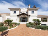 Villa for sale in La Mairena, Marbella East