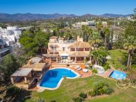 Villa en venta en New Golden Mile, Estepona