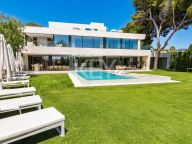 Villa en venta en Los Monteros Playa, Marbella Este