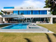 Villa en venta en Los Monteros Playa, Marbella Este