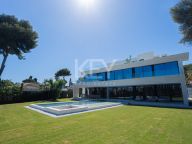 Villa en venta en Los Monteros Playa, Marbella Este