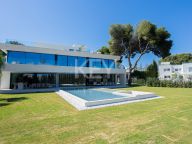 Villa en venta en Los Monteros Playa, Marbella Este