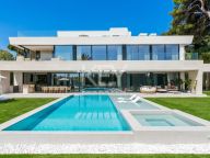 Villa en venta en Los Monteros Playa, Marbella Este