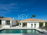 Villa for sale in Las Brisas, Nueva Andalucia