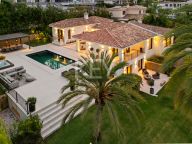 Villa for sale in Las Brisas, Nueva Andalucia