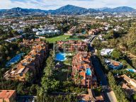 Atico Duplex en venta en Alhambra del Golf, Estepona