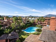 Atico Duplex en venta en Alhambra del Golf, Estepona