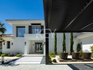 Villa for sale in Nueva Andalucia