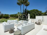 Villa for sale in Nueva Andalucia