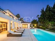 Villa for sale in Nueva Andalucia