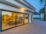 Villa en venta en Elviria, Marbella Este