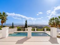 Villa en venta en El Madroñal, Benahavis