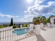 Villa en venta en El Madroñal, Benahavis