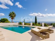 Villa for sale in El Madroñal, Benahavis