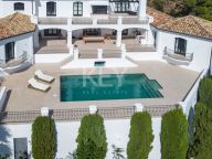 Villa en venta en El Madroñal, Benahavis