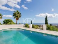 Villa for sale in El Madroñal, Benahavis