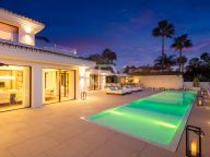 Villa for sale in Las Brisas, Nueva Andalucia