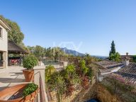 Villa en venta en El Herrojo, Benahavis