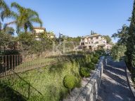 Villa en venta en El Herrojo, Benahavis