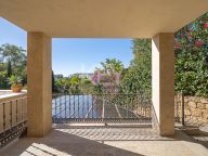 Villa en venta en El Herrojo, Benahavis