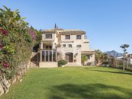 Villa en venta en El Herrojo, Benahavis