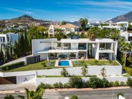 Villa for sale in La Alqueria, Benahavis