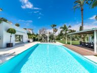 Villa en venta en Benamara, Estepona