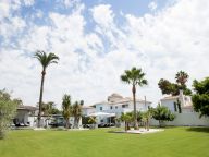 Villa en venta en Benamara, Estepona