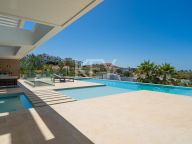 Villa for sale in La Alqueria, Benahavis