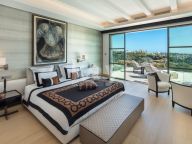 Villa for sale in Los Flamingos Golf, Benahavis