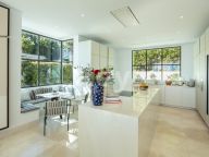 Villa for sale in Los Flamingos Golf, Benahavis
