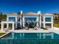 Villa for sale in Los Flamingos Golf, Benahavis